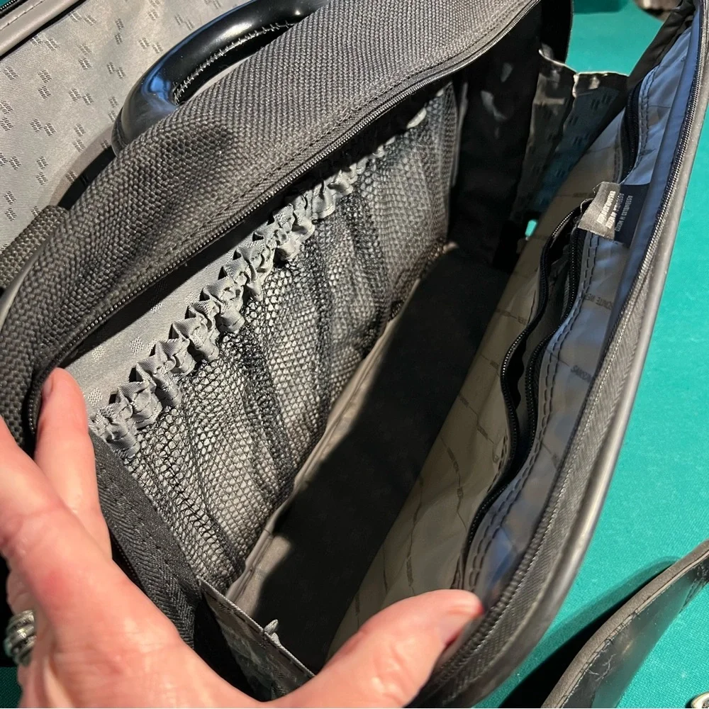 Samsonite Briefcase laptop/computer messenger-style bag with shoulder strap